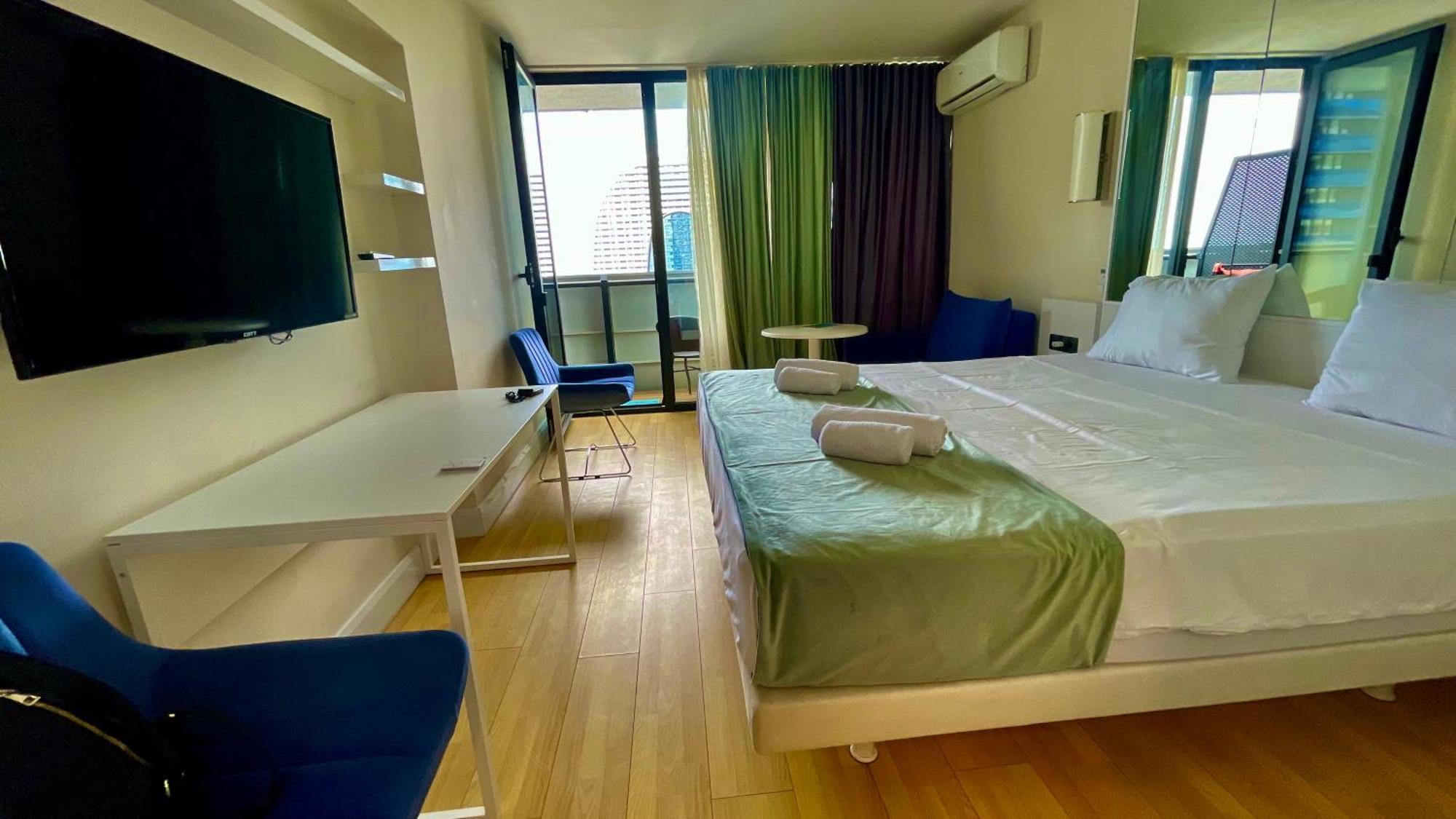 Marvella Orbi City Sea View Batumi Exteriör bild